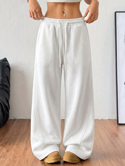Women’s cotton wide-leg sweatpants with an elastic drawstring waist and side pockets